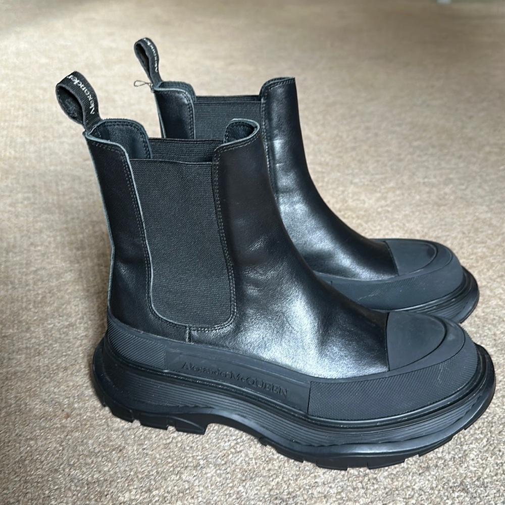 Alexander McQueen Tread Slick Chelsea Boots